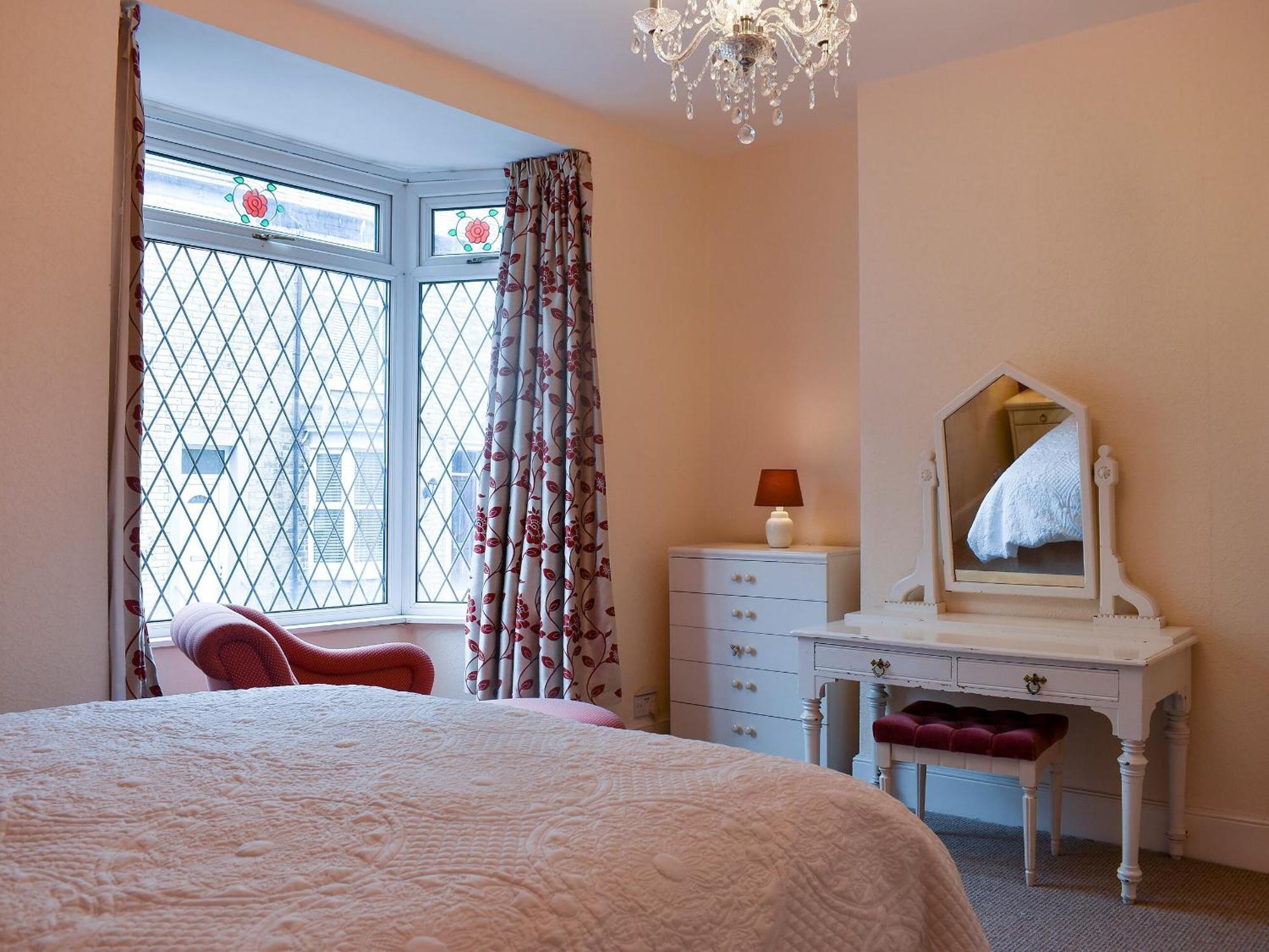 Ruffles Villa Whitby Bagian luar foto