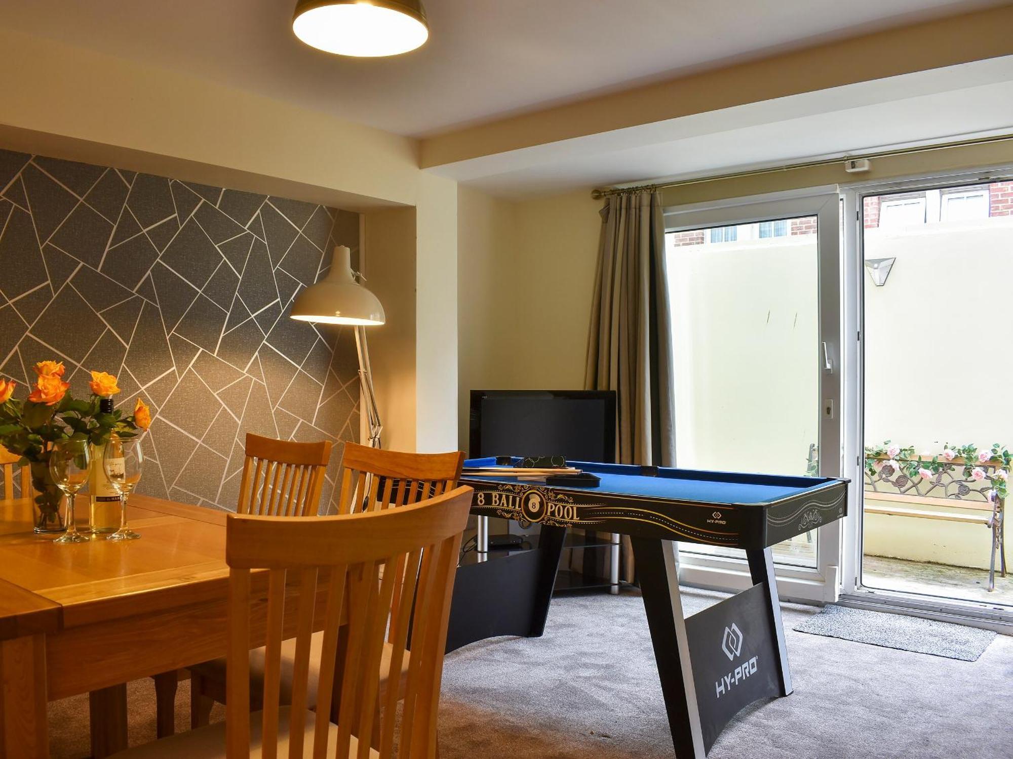 Ruffles Villa Whitby Bagian luar foto